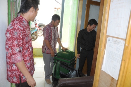 BLH Bagikan 850 Tong Sampah