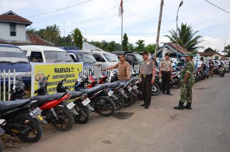 TNI dan Polri Amankan Pasar