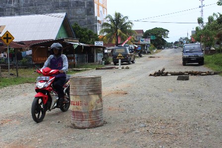 Protes Debu, Jalan Raya Diblokir