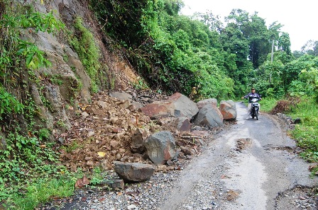 Jalan Menuju Ganjuh Terancam Putus