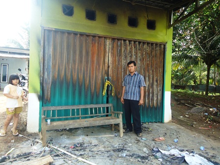 Usai Dimaling, Warung Dibakar