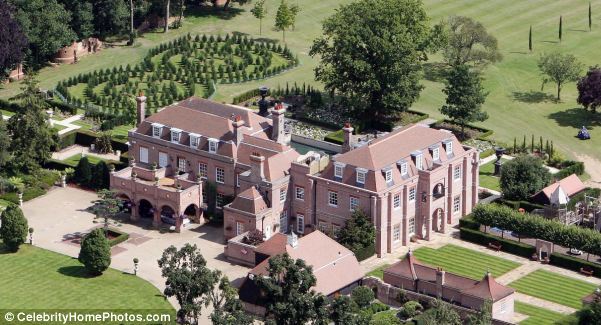 Pembeli Misterius Istana Milik David Beckham Terkuak