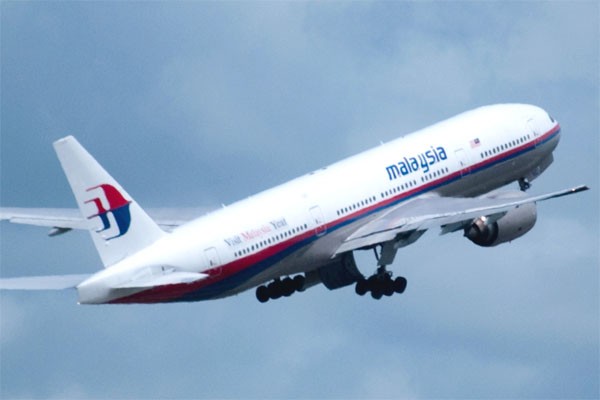 Copilot MH370 Menelepon Seseorang dari Ponselnya