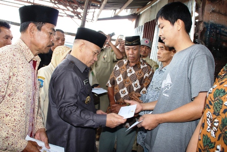 Bupati Bantu Korban Kebakaran