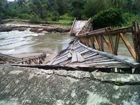 Jembatan Wayhawang Terancam Hilang