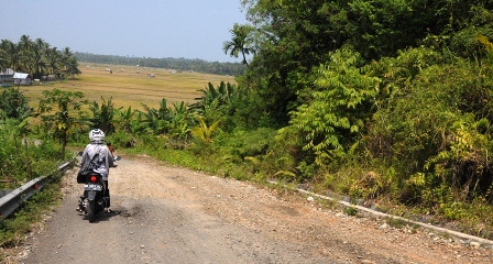 Jalan Rusak, Ancam Keselamatan