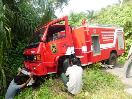 Mobil PBK Nyaris Terjun ke Jurang