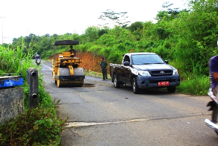 Jalan Berlubang Tambal Sulam