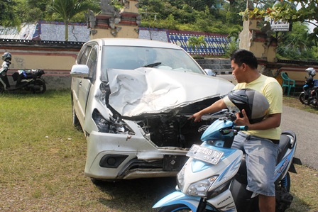 Tabrak Kerbau, Mobil Polisi Ringsek