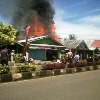 Tiga Rumah Terbakar