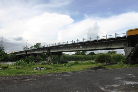 Jembatan Terancam Ambruk