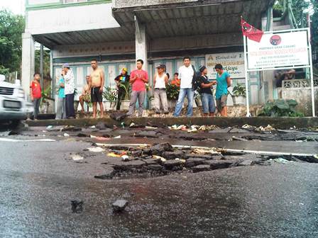 5 Rumah Kebanjiran, Aspal Terangkat