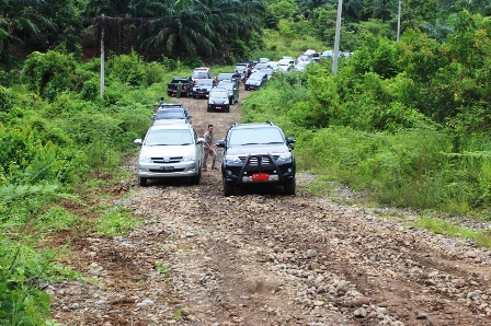 Jalan Rusak Parah, Bupati Minta Kadis PU Turun