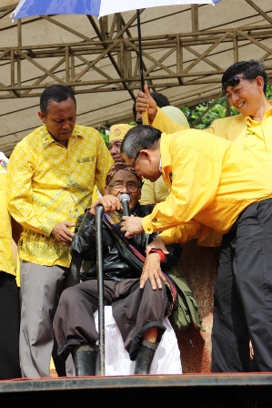 Golkar Minta Restu Mbah Yugo