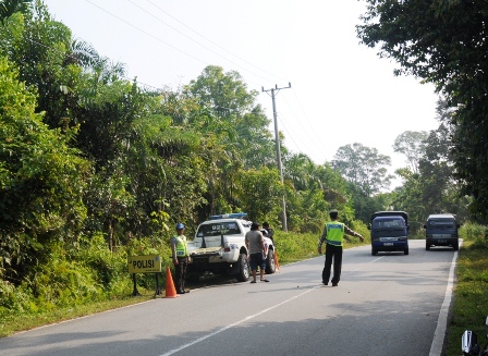 Tak Lengkap, Tilang