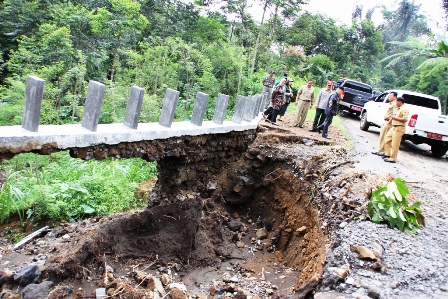 Jembatan Putus, 550 KK Terisolir