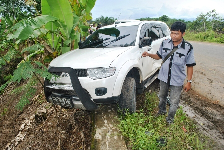 Pajero Dihantam Truk