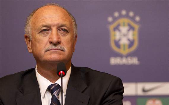 Legenda Brasil Minta Scolari Dipecat