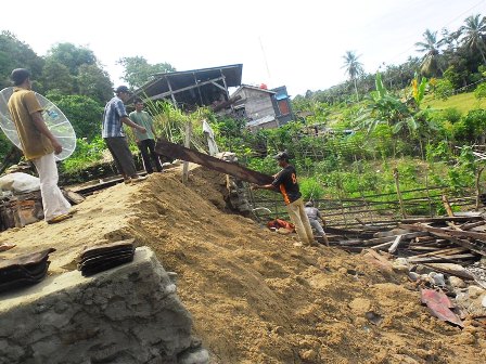 Tanah Longsor, 1 Rumah Ambruk