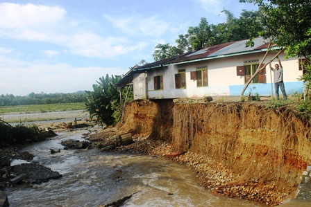 Tergerus Abrasi, 2 Rumah Nyaris Ambruk