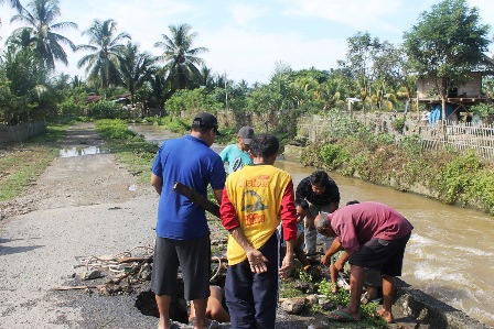 Cegah Rumah Ambruk, Tutup Saluran Air