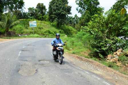 Diperbaiki, Jalan Masih Berlubang