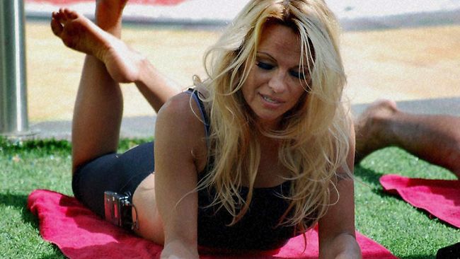 Pamela Anderson Beber Pengalaman Diperkosa saat Belia