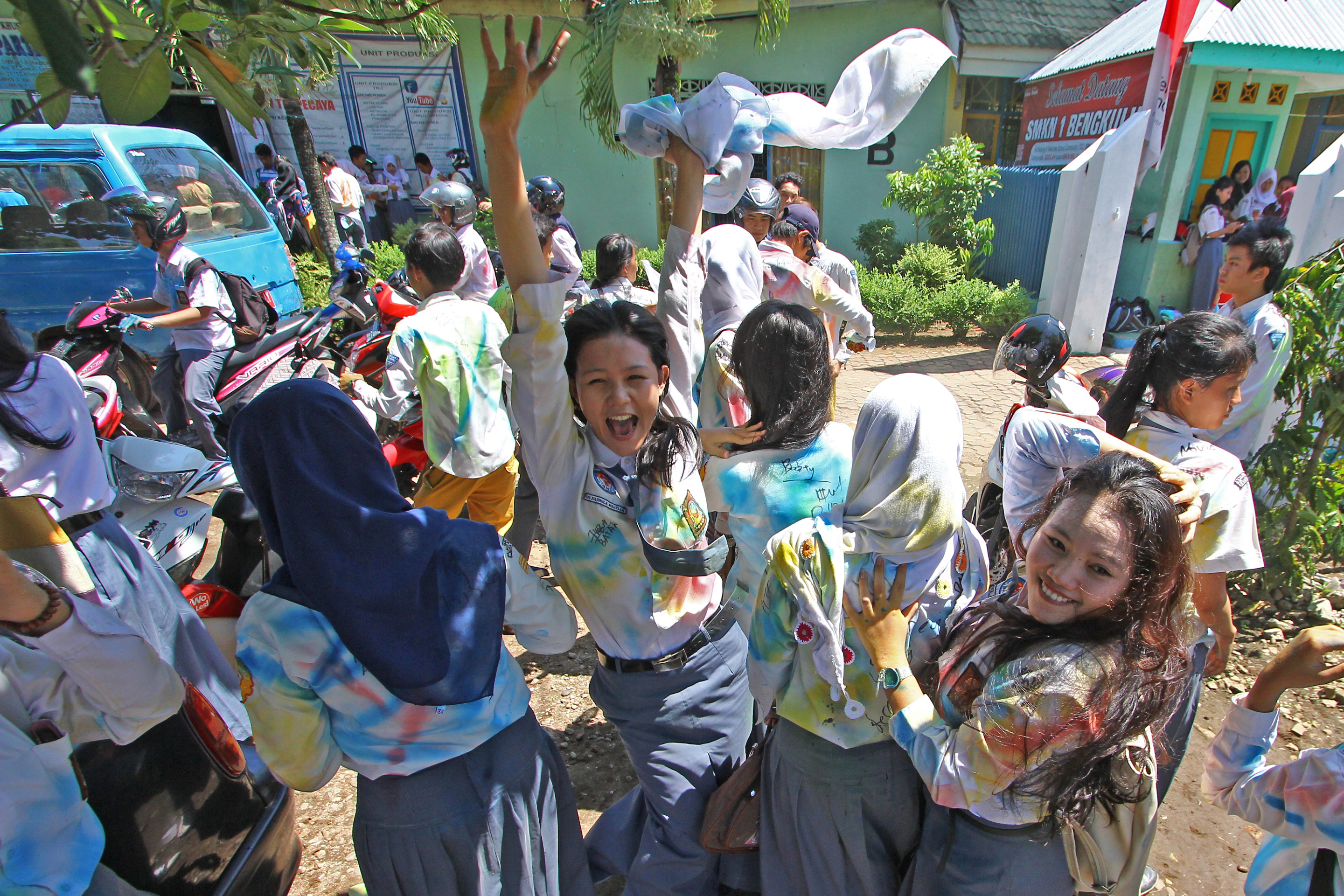 Sekolah Harus Cegah Siswa Coret Seragam