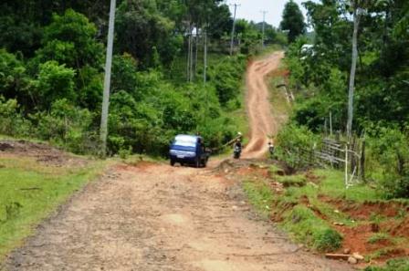 Baru 2 Tahun, Jalan Bukit Rusak