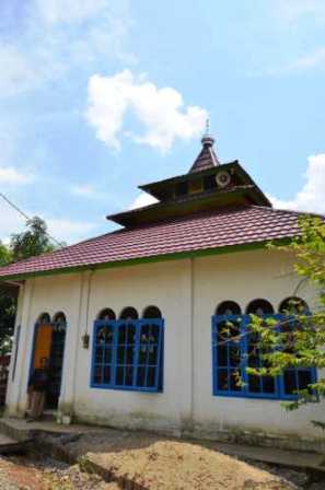 Mengunjungi Masjid Tertua