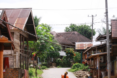 Kabel Membahayakan Warga