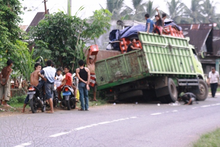 Fuso Terjebak, Jalanan Macet