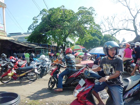 Panorama Macet, Pedagang Senang