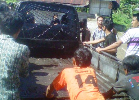 Mobil Pengunjal Bensin Terbakar