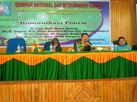 Ratusan Mahasiswa Ikuti Seminar Komunikasi Politik