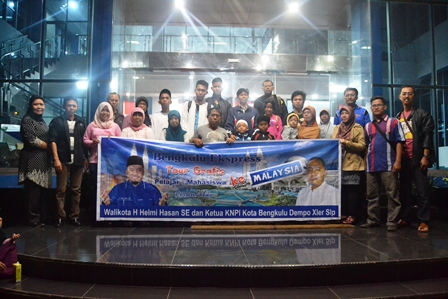 Kerjasama BE, Walikota dan Ketua KNPI Kota, 10 Pelajar Tour Gratis ke Malaysia