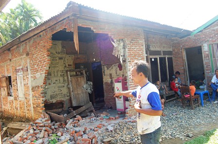 Rumah Ditabrak Mobil, Bocah Nyaris Tewas