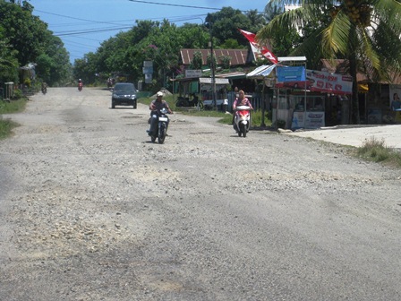 Kondisi Jalan Dalam Kota Memprihatinkan