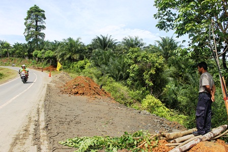 Jalan Longsor Akhirnya Ditimbun