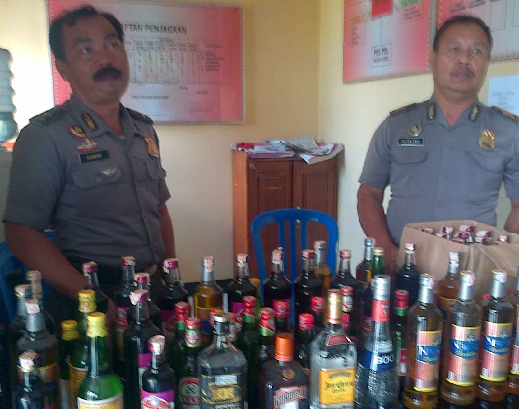 Ratusan Botol Miras Diamankan