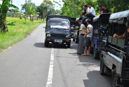 Keluhkan Tarif, Sopir Angdes Mogok