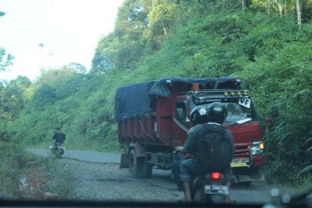 Langgar Trayek, Dewan Desak Tertibkan Truk BB