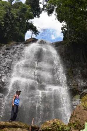 Air Terjun Curug Pintu Menghadap Langit