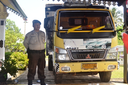 Nunggak, Mobil Ditarik Paksa