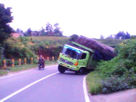 Over Kapasitas, Fuso Terjebak