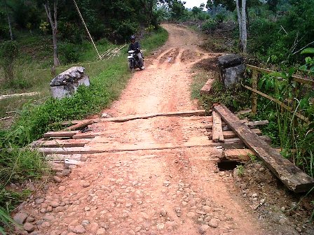 Jalan Desa Butuh Perhatian