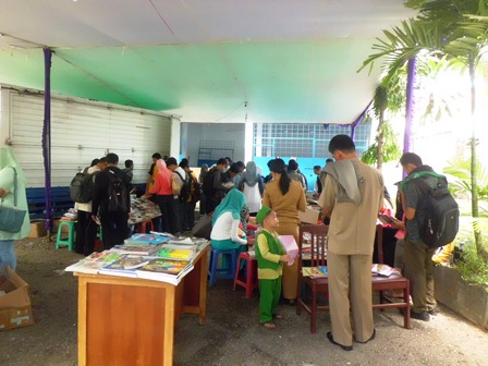 Bazar Buku Murah Ramai Pengunjung