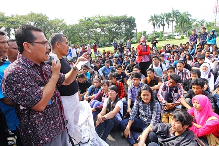 Mahasiswa Tuntut UKT Dihapuskan