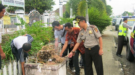 Polres Bersihkan Rumah Ibadah