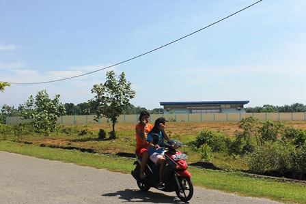 Bangunan Stadion   Terbengkalai